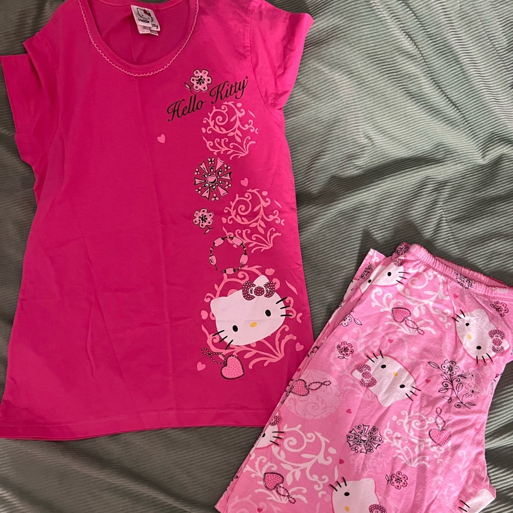 Selling because never worn. Great quality. Size Medium
